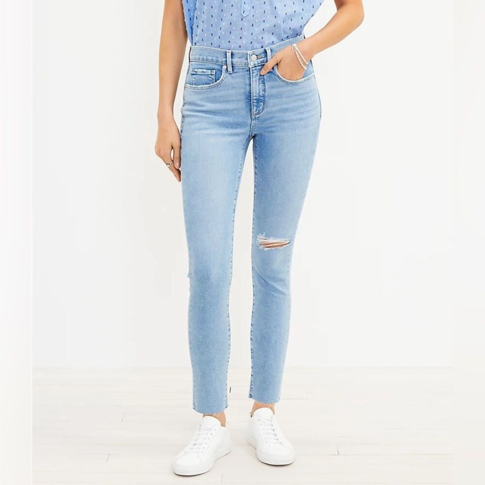 LOFT The Skinny High Rise Regular Distressed Jeans Size 27/4